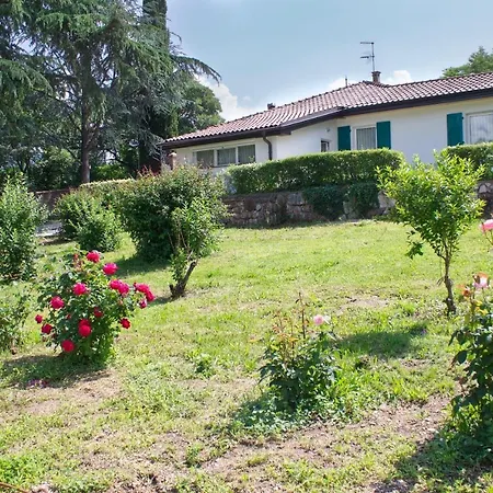 Nel Alojamento de Acomodação e Pequeno-almoço Trento